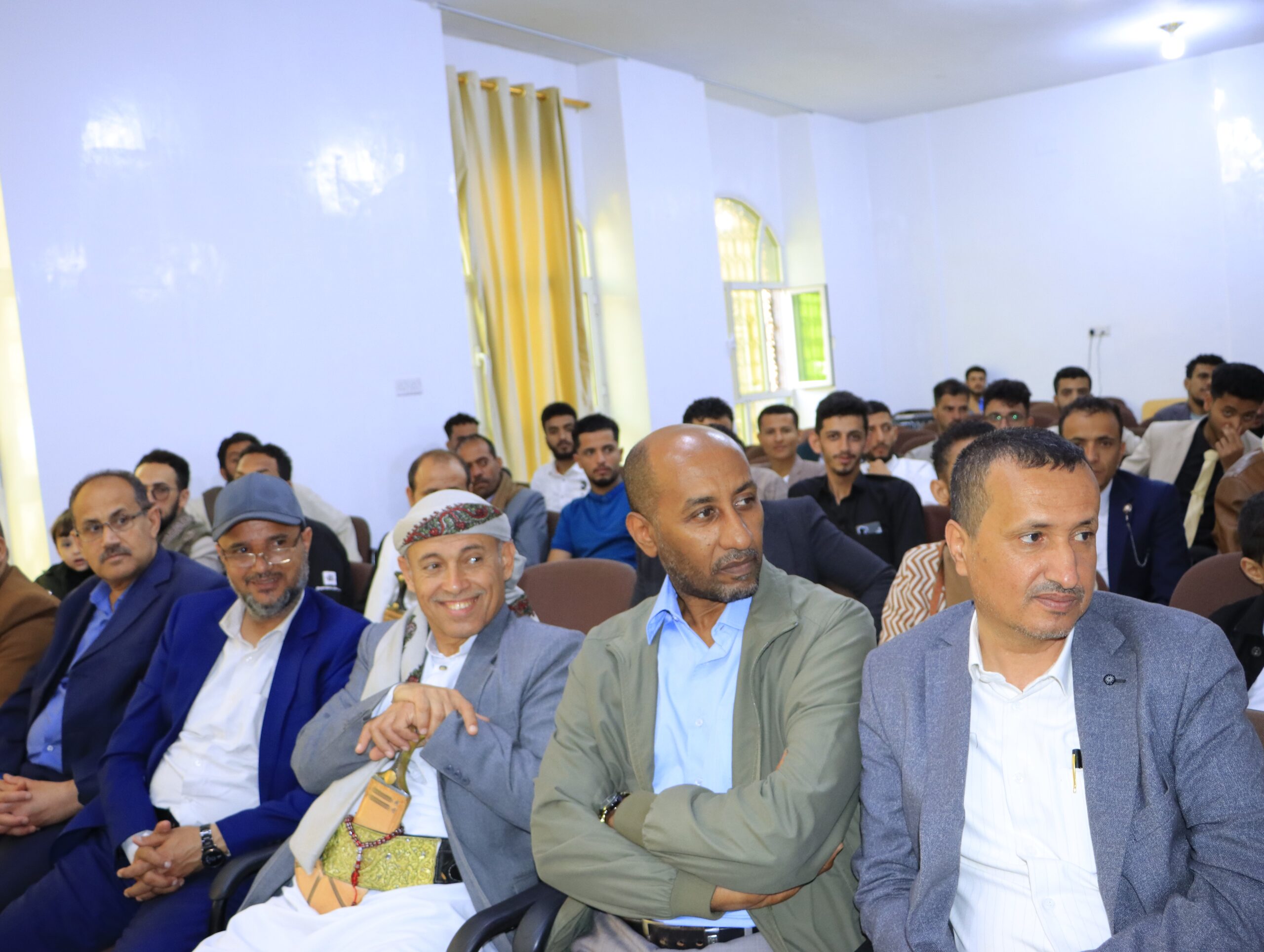 طلاب جامعة الناصر يعرضون مشاريع التخرج