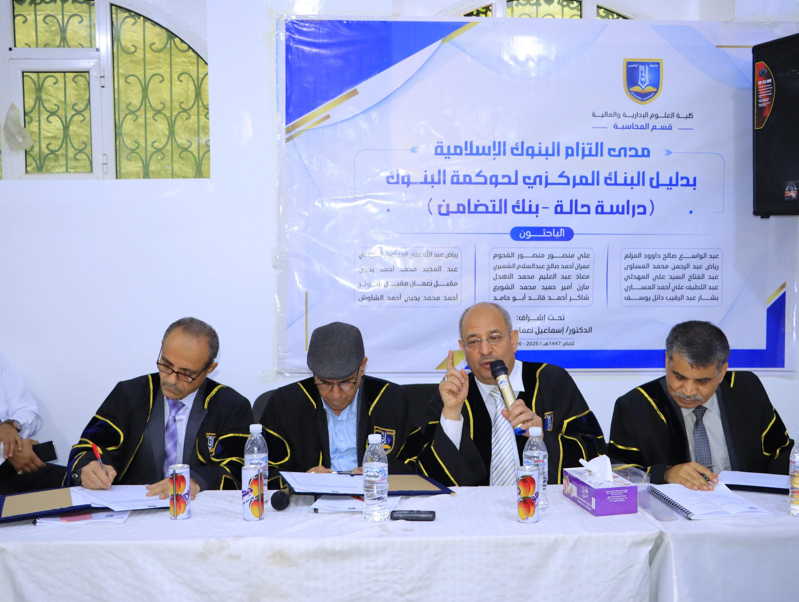 طلاب جامعة الناصر يعرضون مشاريع التخرج