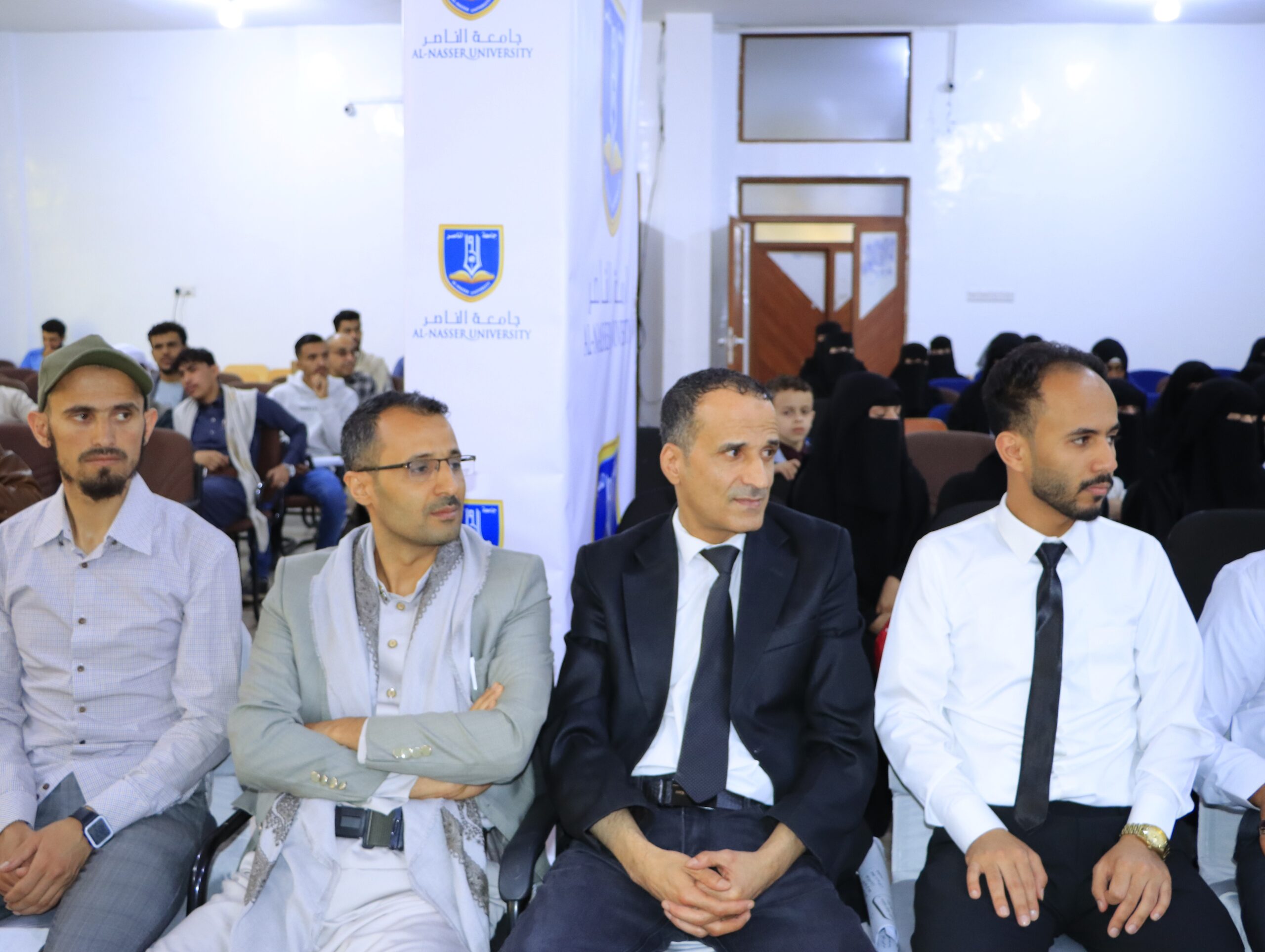 طلاب جامعة الناصر يعرضون مشاريع التخرج