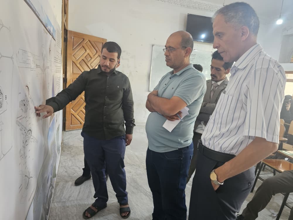 مناقشة مشاريع الهندسة المعمارية بجامعة الناصر