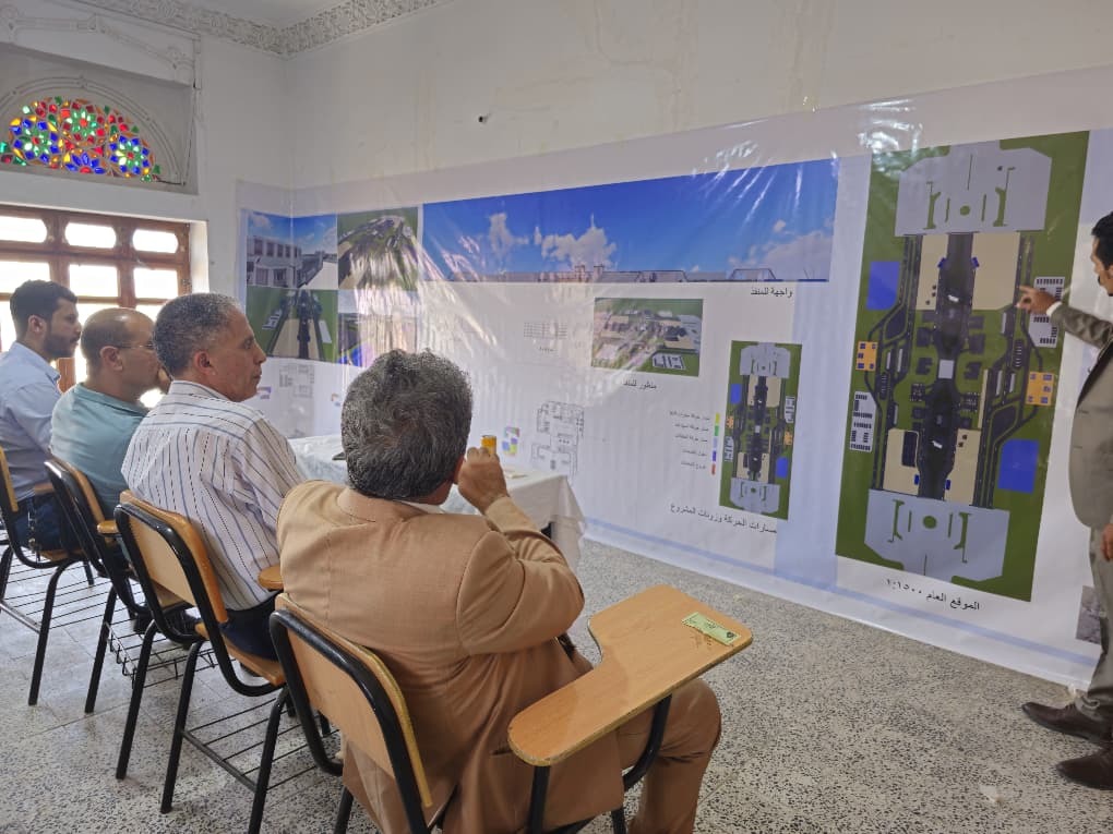 مناقشة مشاريع الهندسة المعمارية بجامعة الناصر