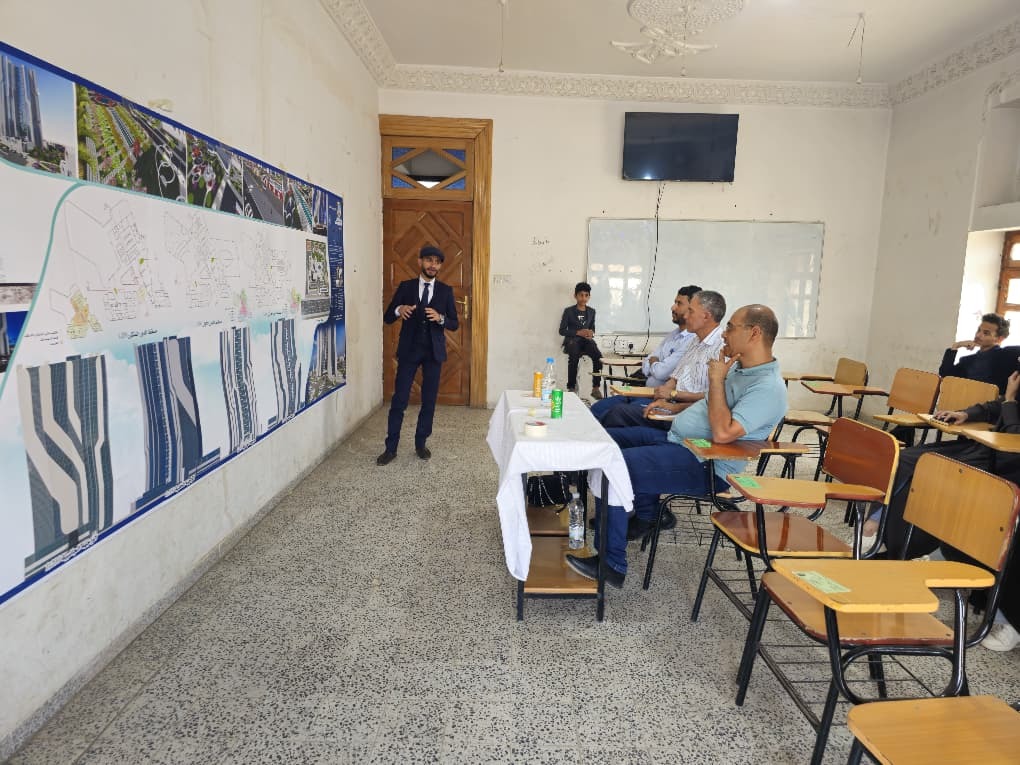 مناقشة مشاريع الهندسة المعمارية بجامعة الناصر