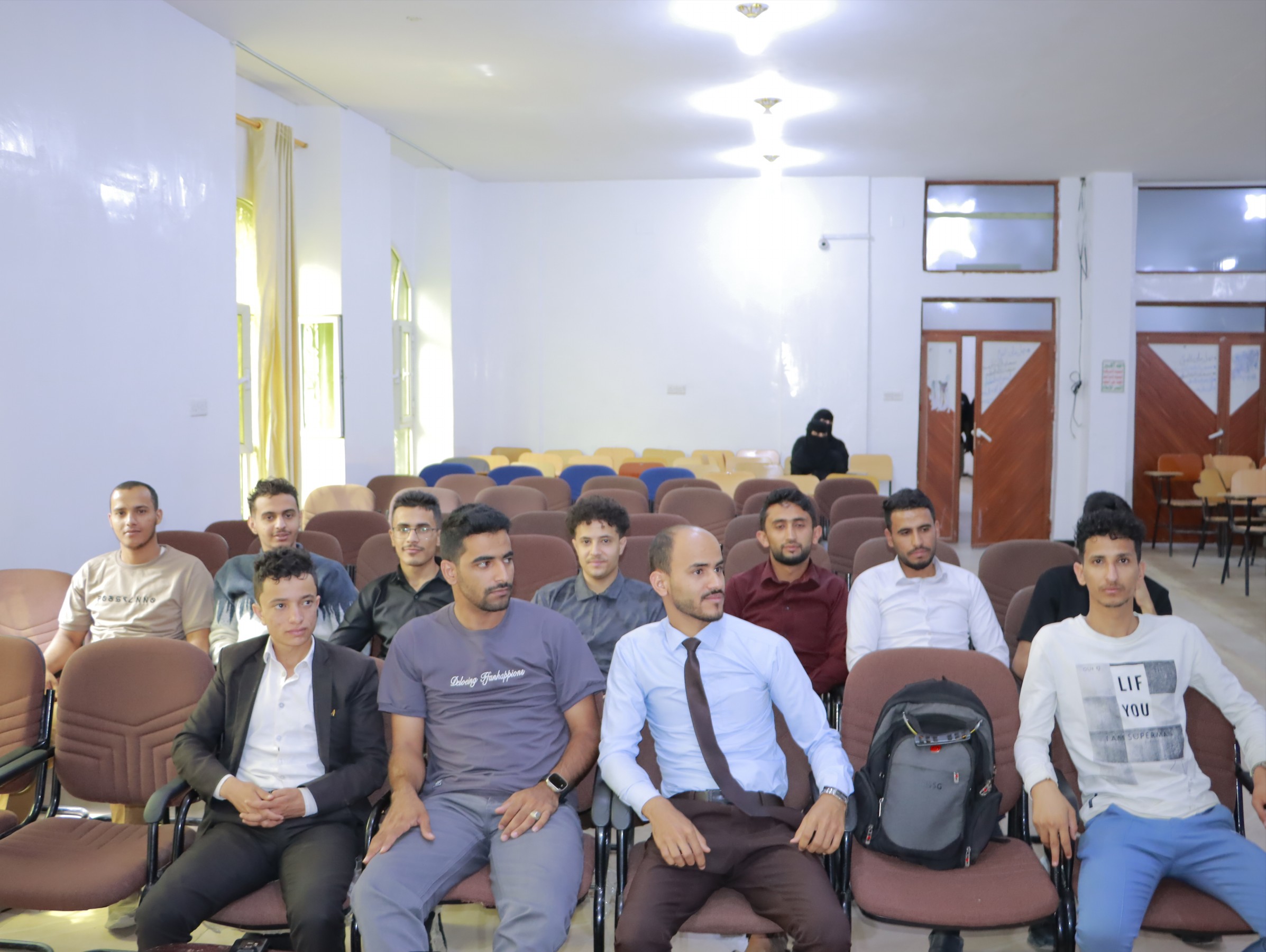 رئيس جامعة الناصر يطّلع على سير دورة التصوير السني لطلاب طب الأسنان