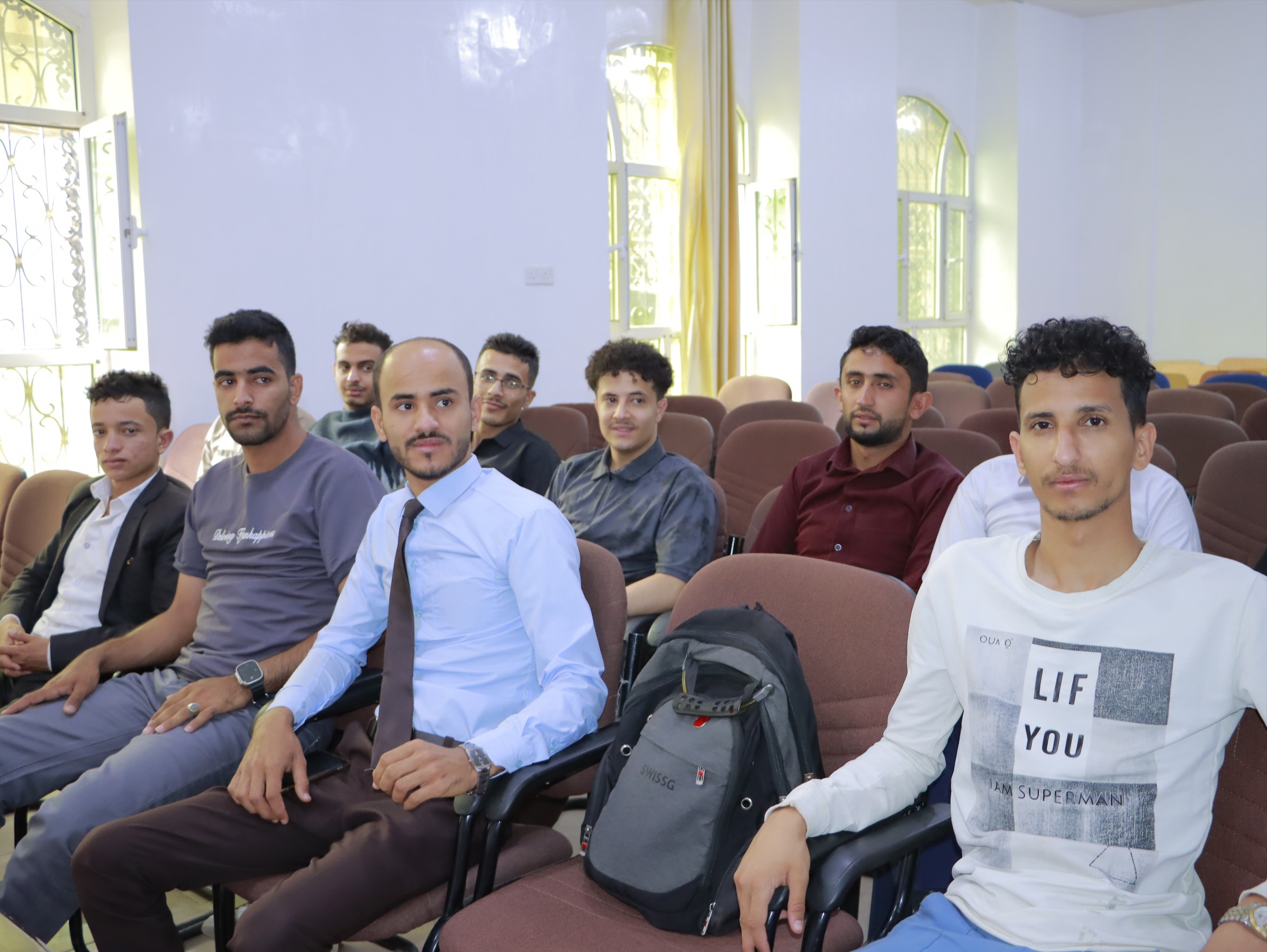 رئيس جامعة الناصر يطّلع على سير دورة التصوير السني لطلاب طب الأسنان