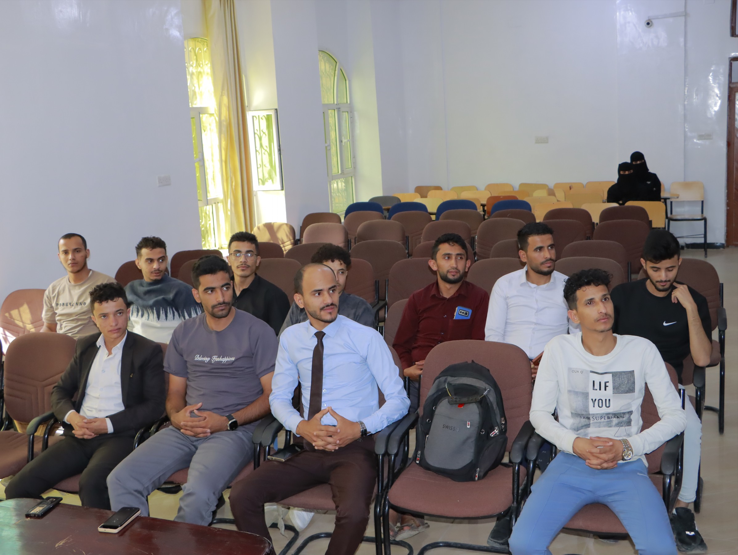 رئيس جامعة الناصر يطّلع على سير دورة التصوير السني لطلاب طب الأسنان