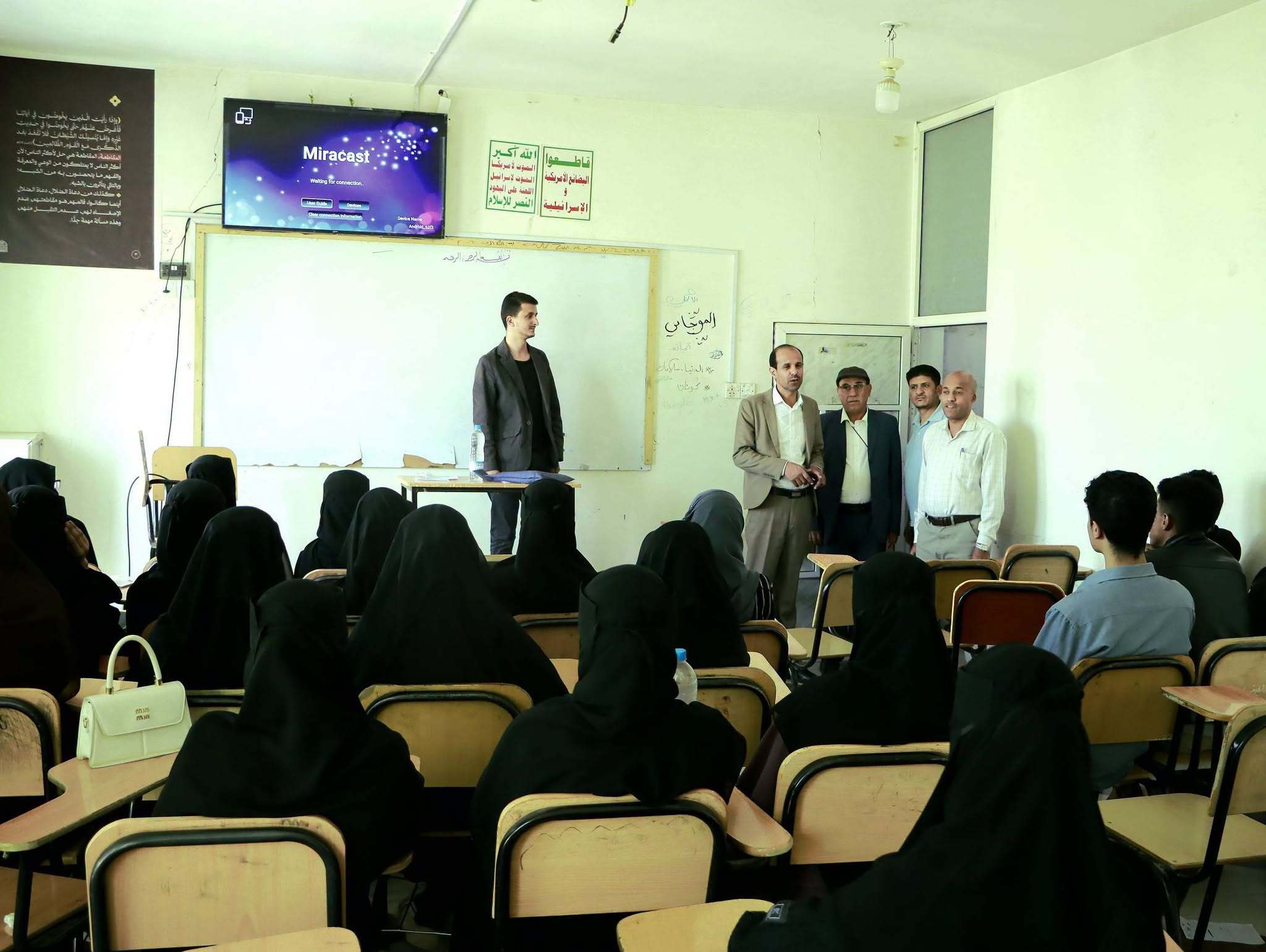 رئيس جامعة الناصر يدشن دورات التقوية في اللغة الإنجليزية للطلبة المستجدين
