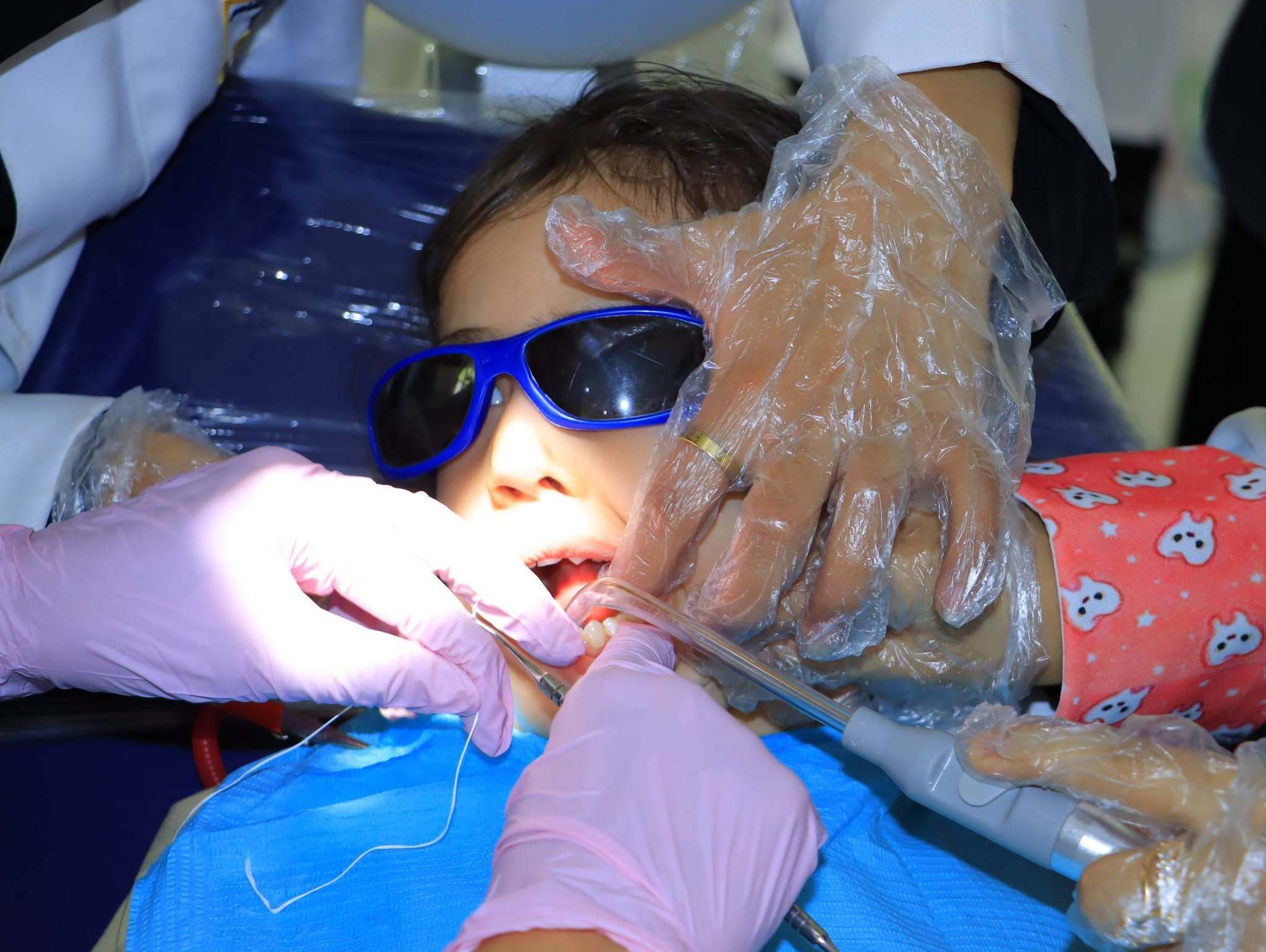 كلية طب الأسنان - جامعة الناصر تواصل التدريب السريري لطلاب المستوى الخامس. تقدم العيادات خدمات تشخيصية وعلاجية مجانية لخدمة المجتمع اليمني.