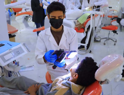 كلية طب الأسنان – جامعة الناصر تواصل تدريب طلاب المستوى الخامس