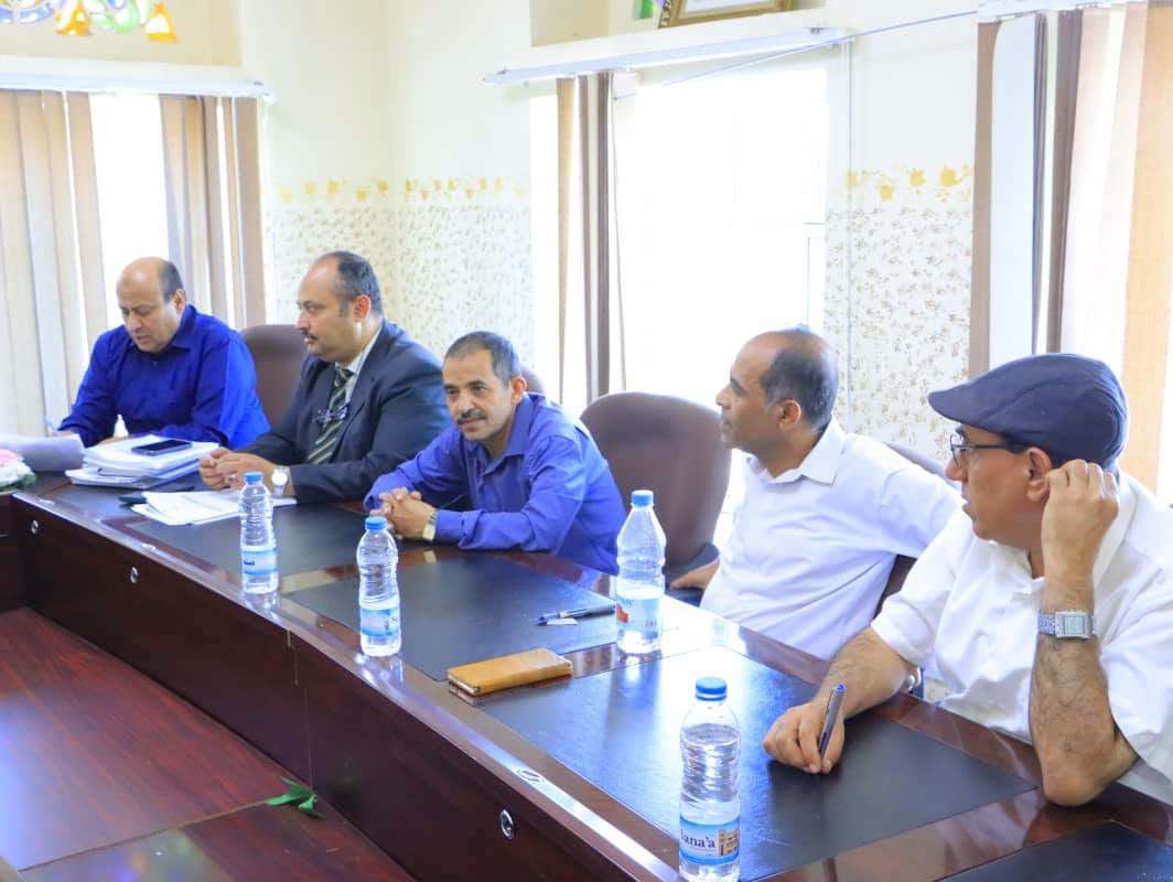 مجلس جامعة الناصر يعقد اجتماعه الدوري برئاسة رئيس الجامعة لمناقشة سير الأداء الأكاديمي والإداري.