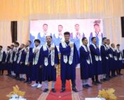 تكريم خريجي كلية العلوم الإدارية والمالية بجامعة الناصر بحضور رئيس الجامعة وعميد الكلية.