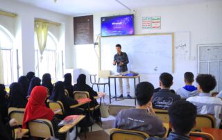 جامعة الناصر تواصل تنفيذ دورات التقوية في اللغة الإنجليزية لطلابها
