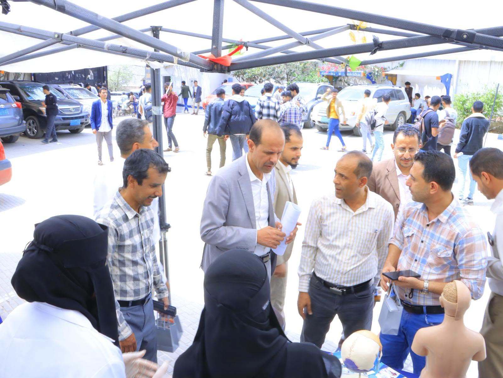 جامعة الناصر تدشّن أسبوع العلوم الطبية بفعاليات تطبيقية لطلبة الصيدلة والتخصصات الصحية، وتعزز التدريب العملي وتأهيل الكفاءات لسوق العمل.