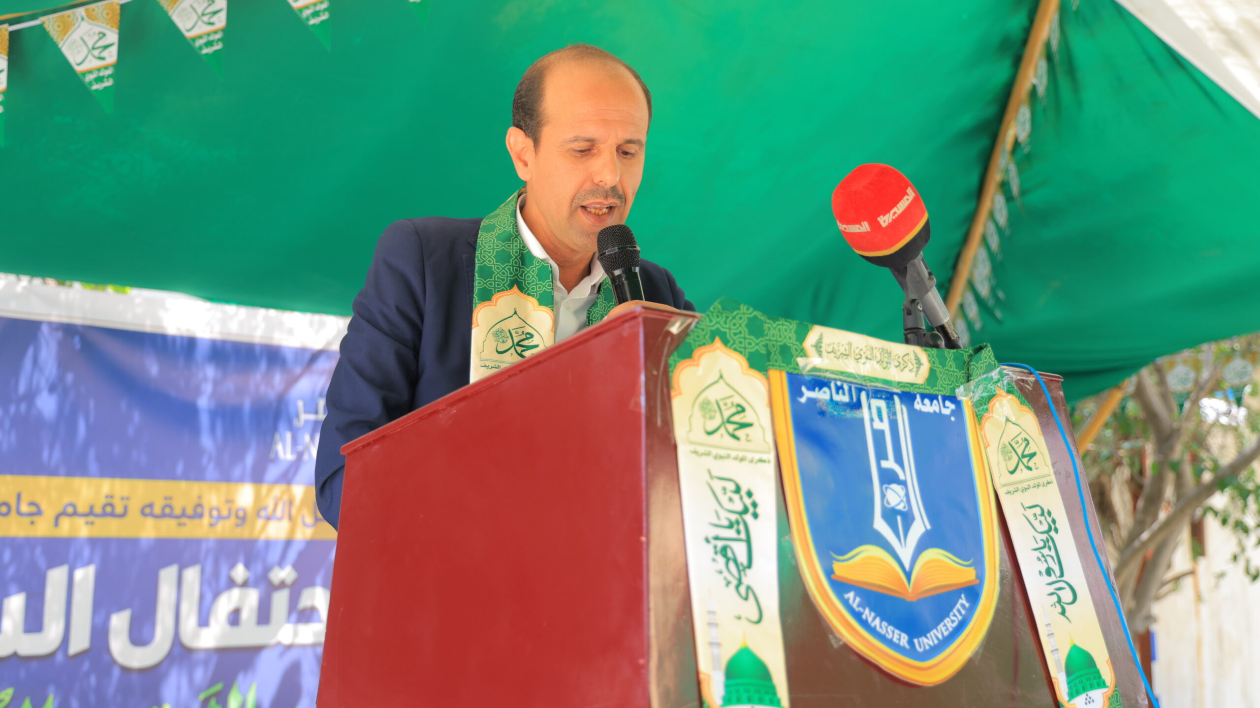 رئيس جامعة الناصر الدكتور ناصر هادي الموفري خلال فعالية الاحتفاء بالمولد النبوي واستقبال الطلبة الجدد.