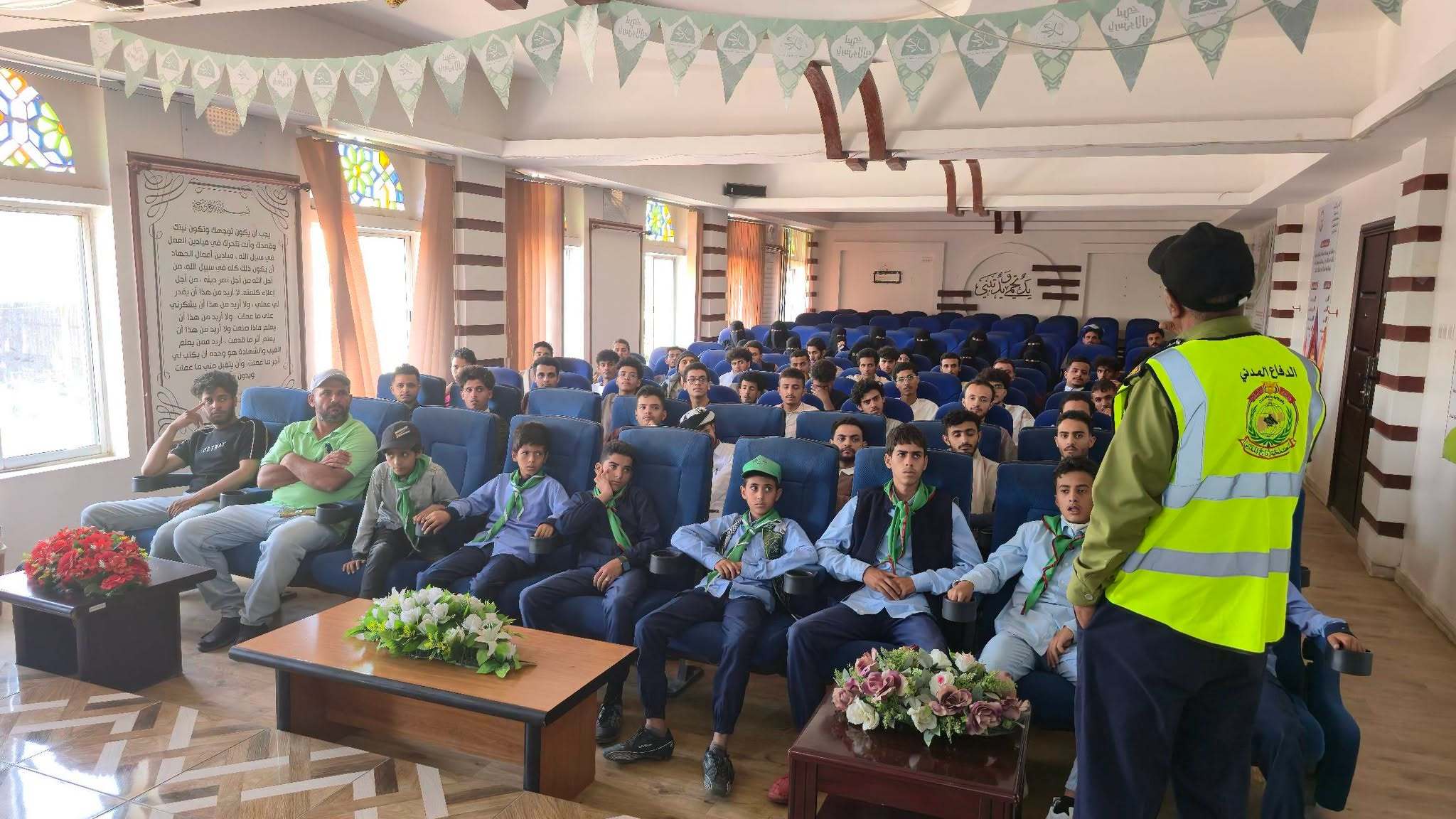 طلبة تقنية المعلومات بجامعة الناصر في زيارة ميدانية إلى الدفاع المدني