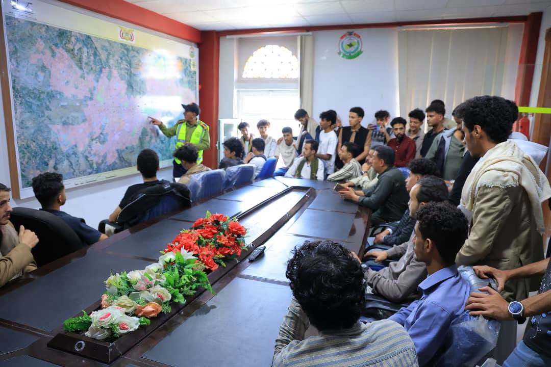 780909976_1793138348709260_6905423627503235479_n طلبة تقنية المعلومات بجامعة الناصر في زيارة ميدانية إلى الدفاع المدني