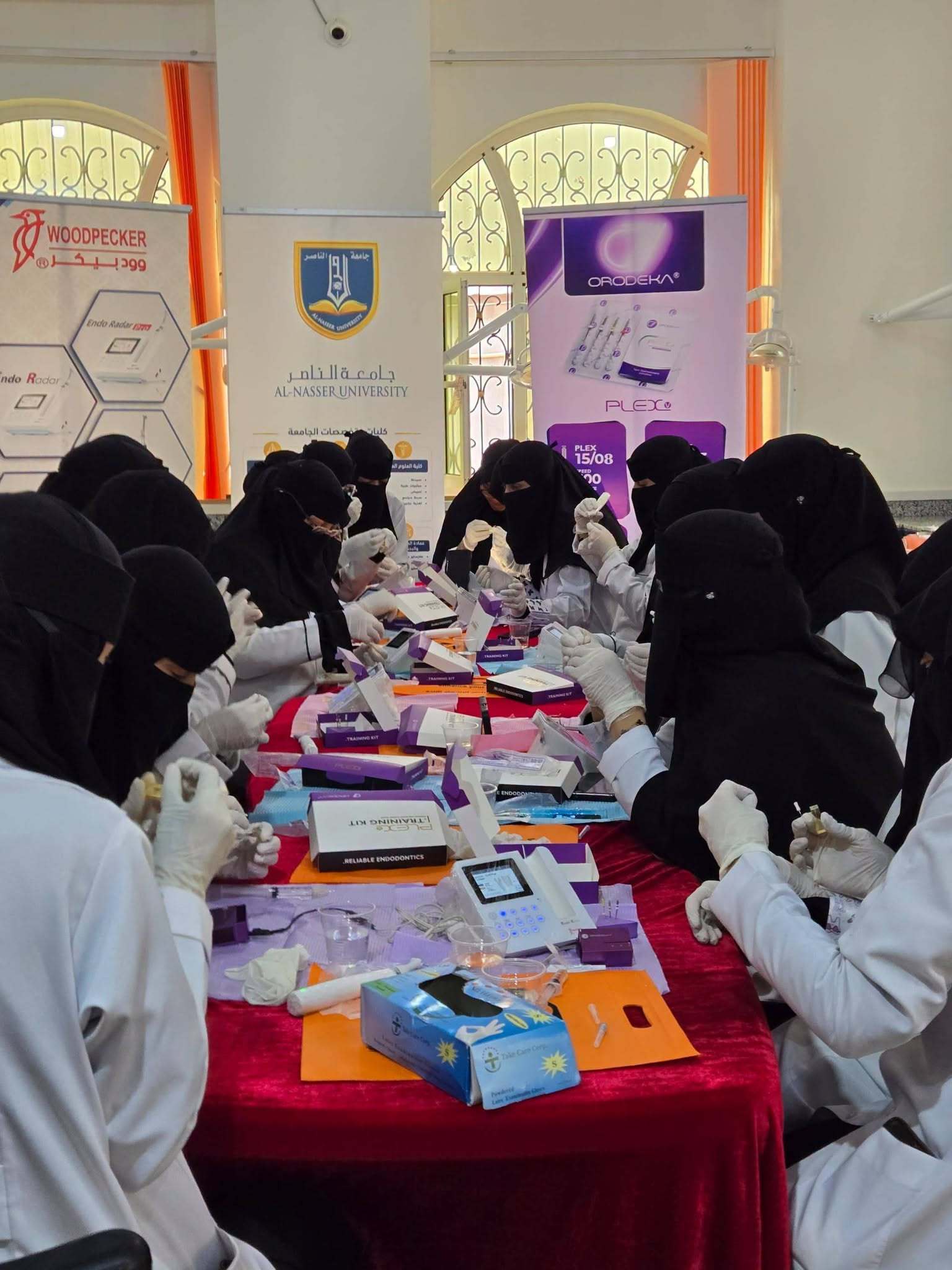 الجانب العملي من دورة Modern Rotary Endodontics في كلية طب الأسنان بجامعة الناصر