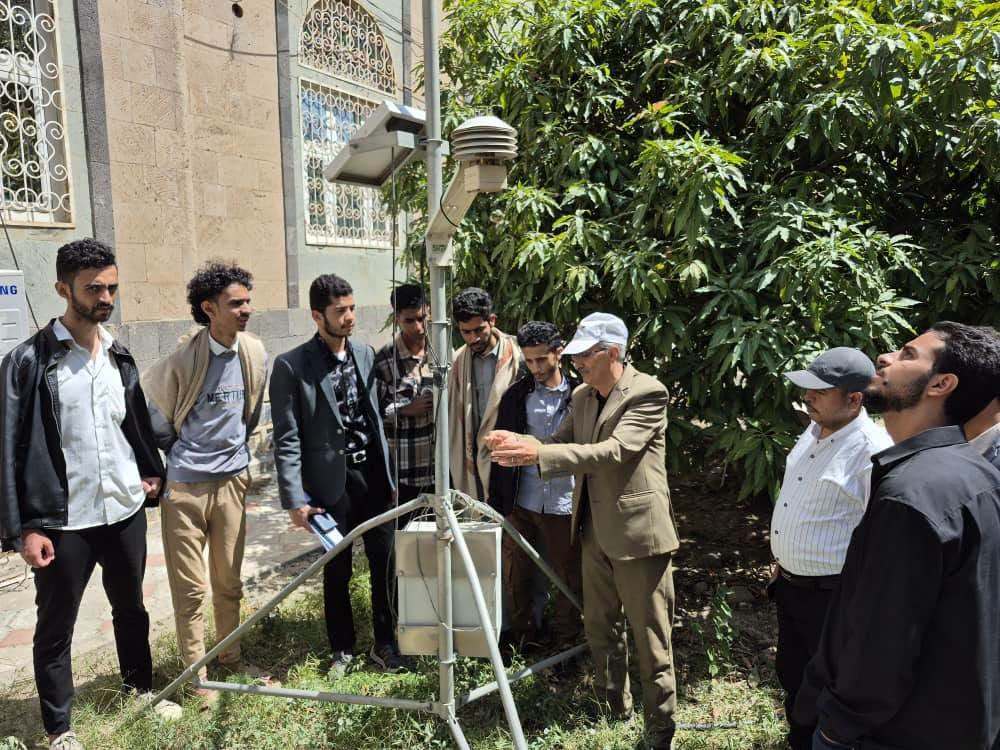 طلاب قسم الهندسة المدنية بجامعة الناصر خلال زيارة ميدانية إلى الهيئة العامة للطيران المدني والأرصاد