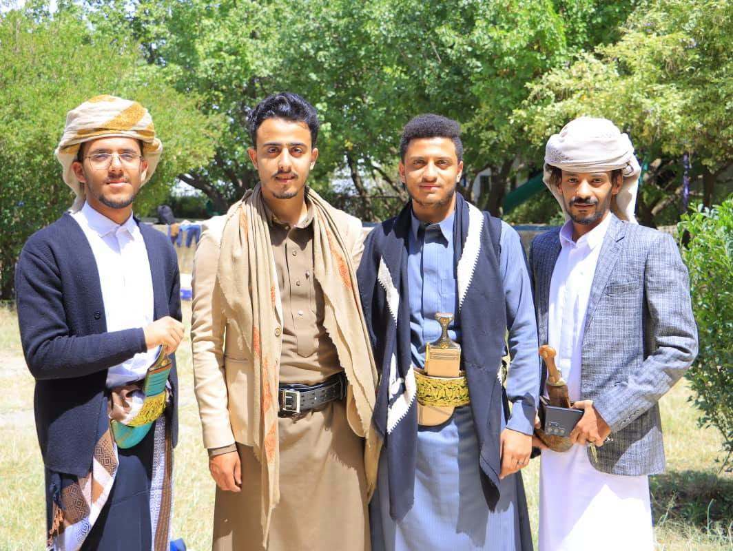 طلبة كلية العلوم الإدارية والمالية بجامعة الناصر خلال رحلة ترفيهية طلابية
