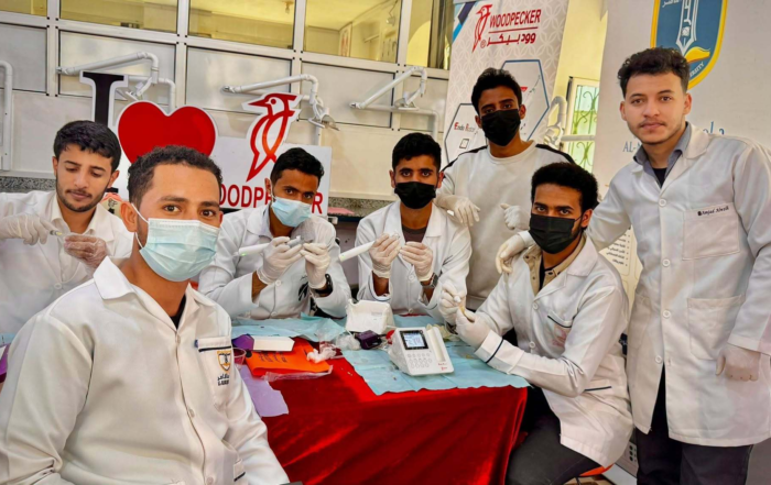 جانب من التدريب العملي للمشاركين في دورة Modern Rotary Endodontics بكلية طب الأسنان في جامعة الناصر.