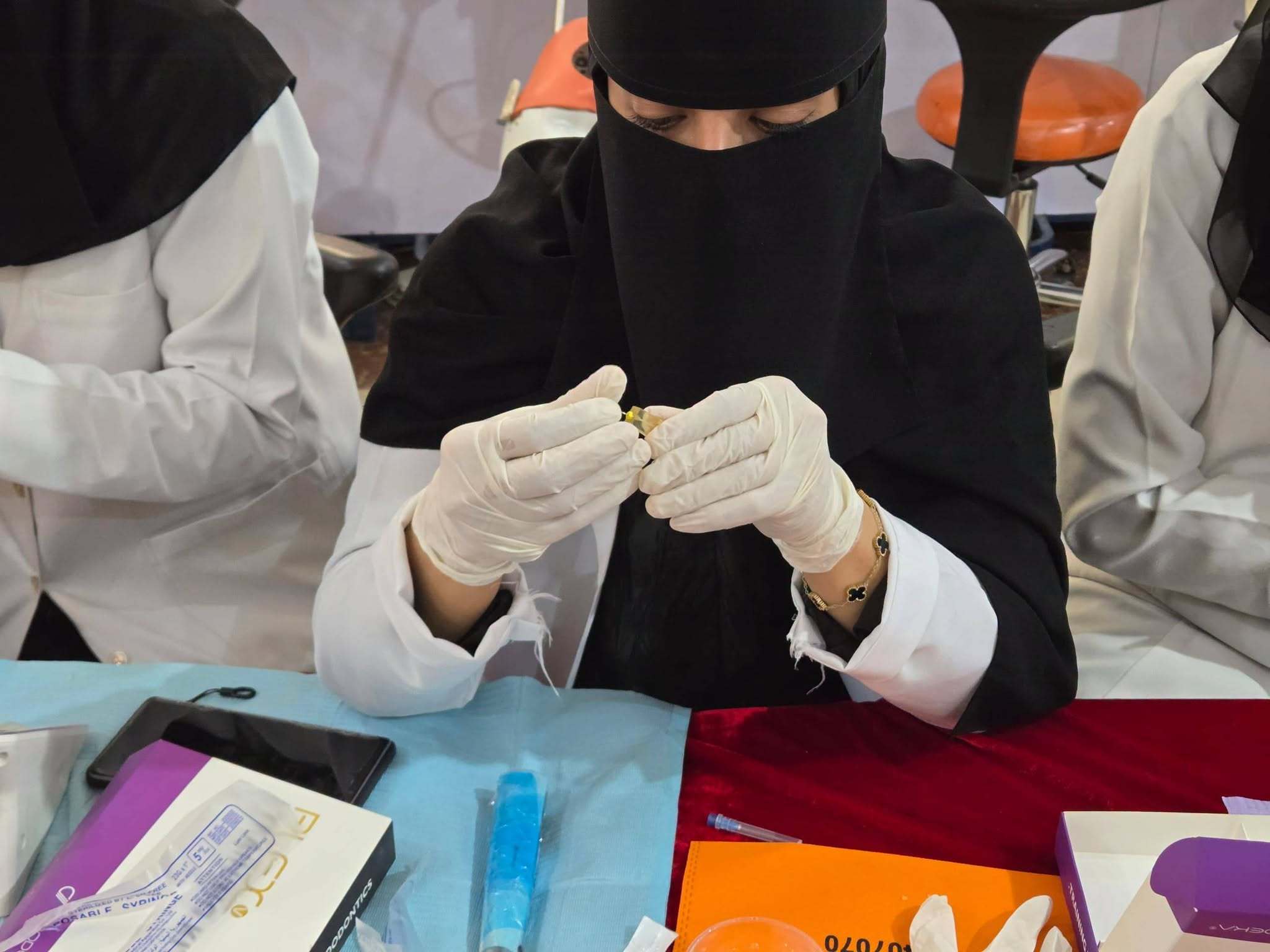 الجانب العملي من دورة Modern Rotary Endodontics في كلية طب الأسنان بجامعة الناصر