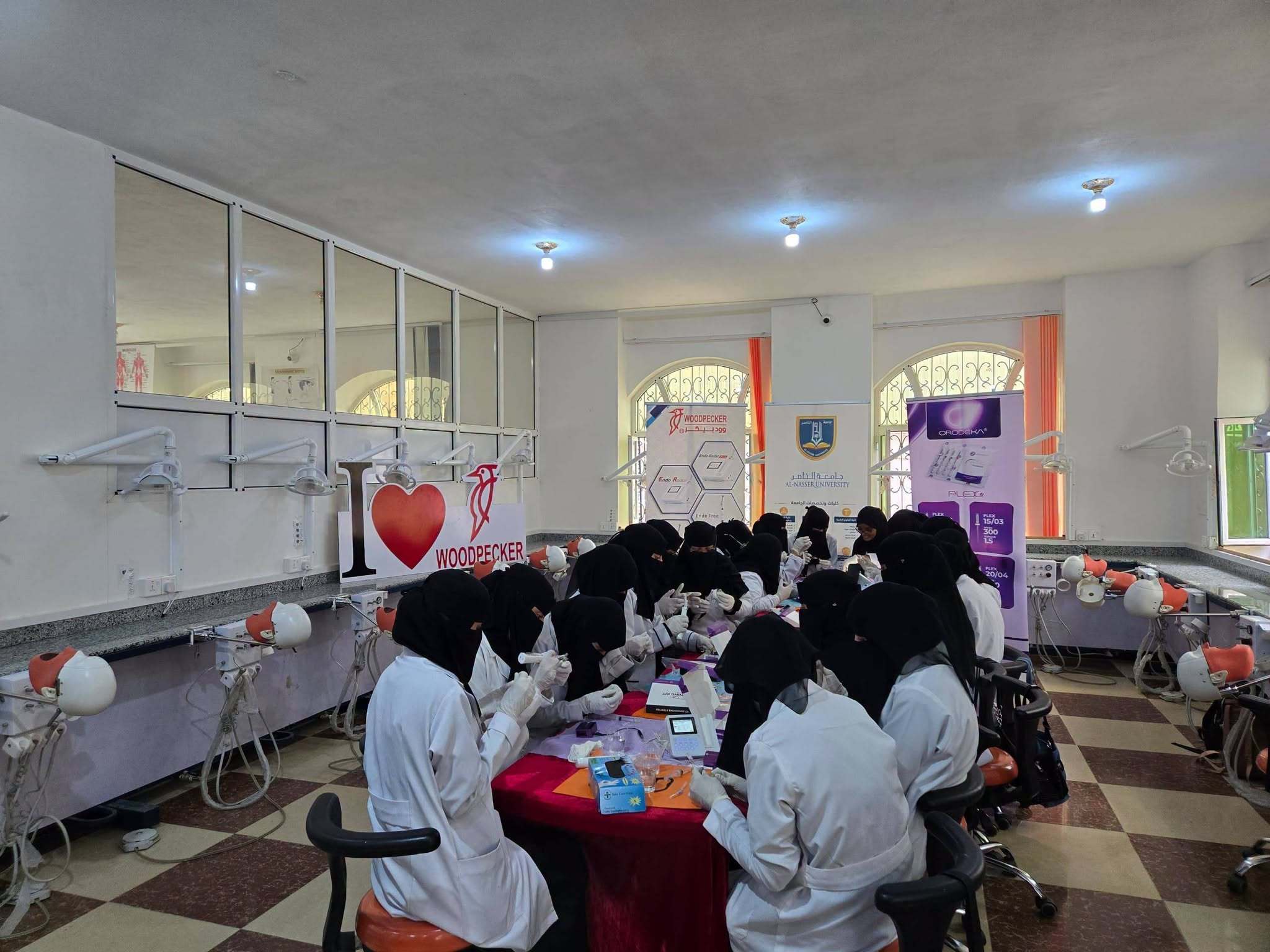 الجانب العملي من دورة Modern Rotary Endodontics في كلية طب الأسنان بجامعة الناصر