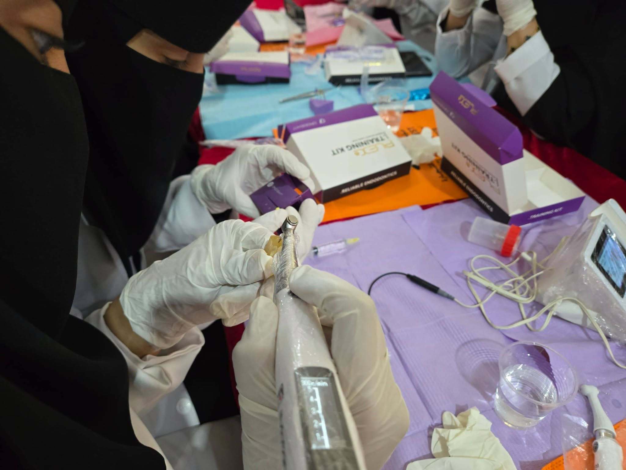 الجانب العملي من دورة Modern Rotary Endodontics في كلية طب الأسنان بجامعة الناصر