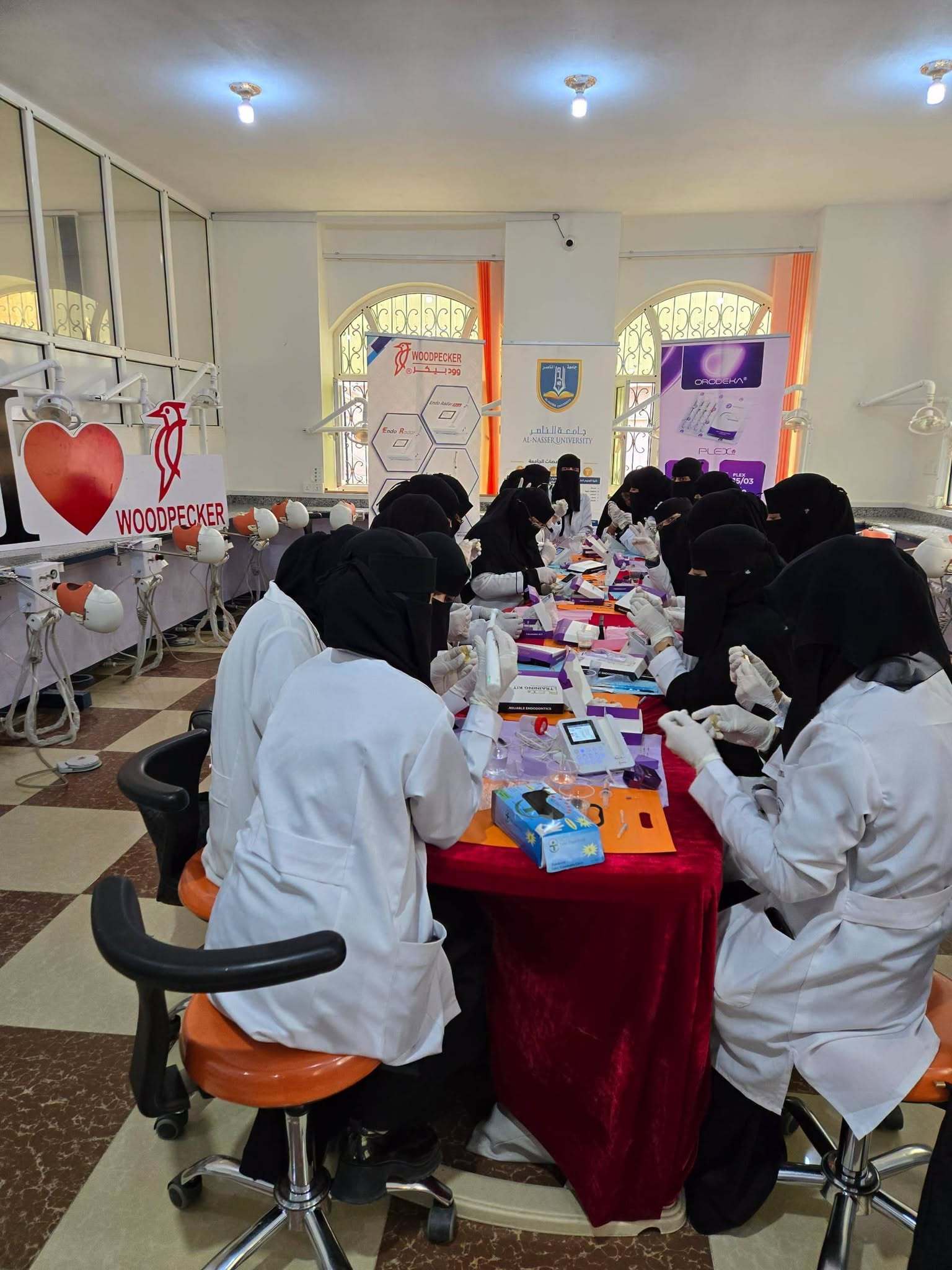 الجانب العملي من دورة Modern Rotary Endodontics في كلية طب الأسنان بجامعة الناصر