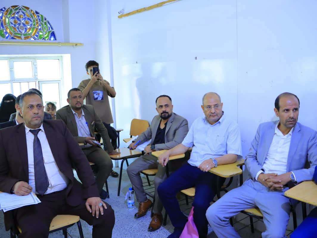 طلبة إدارة المستشفيات بجامعة الناصر يناقشون تجاربهم الميدانية